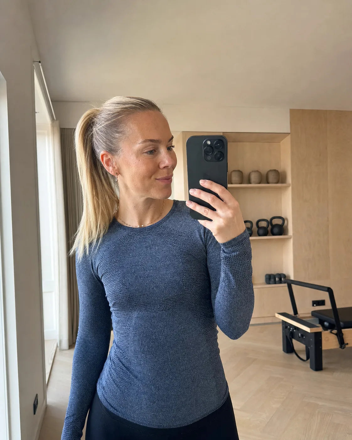 Clean blonde ponytail, Ponytail hair inspiration